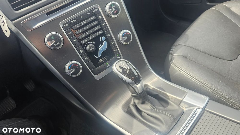 Volvo XC 60 D3 Geartronic Momentum - 36