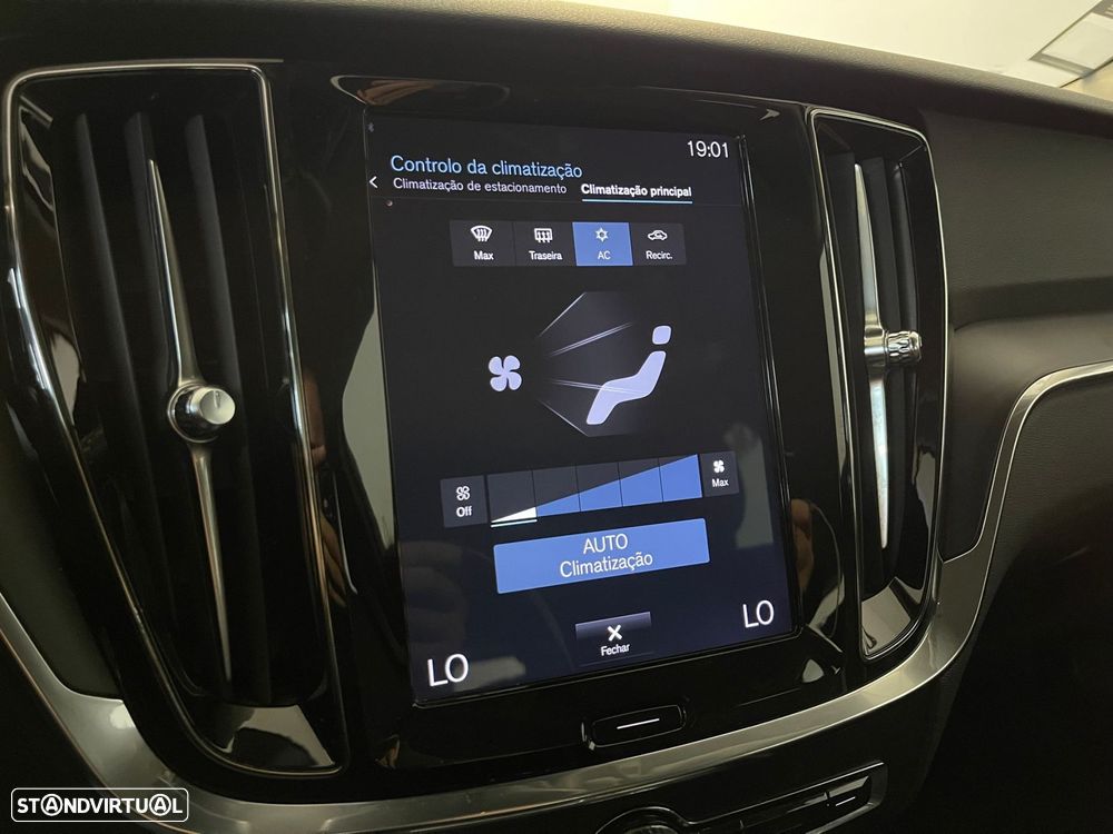 Volvo V60 2.0 D3 Momentum Geartronic - 22