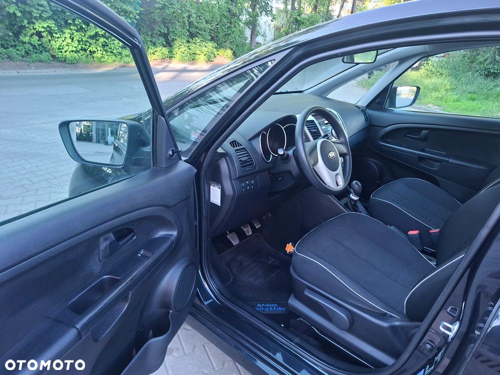 Kia Venga 1.6 L - 11