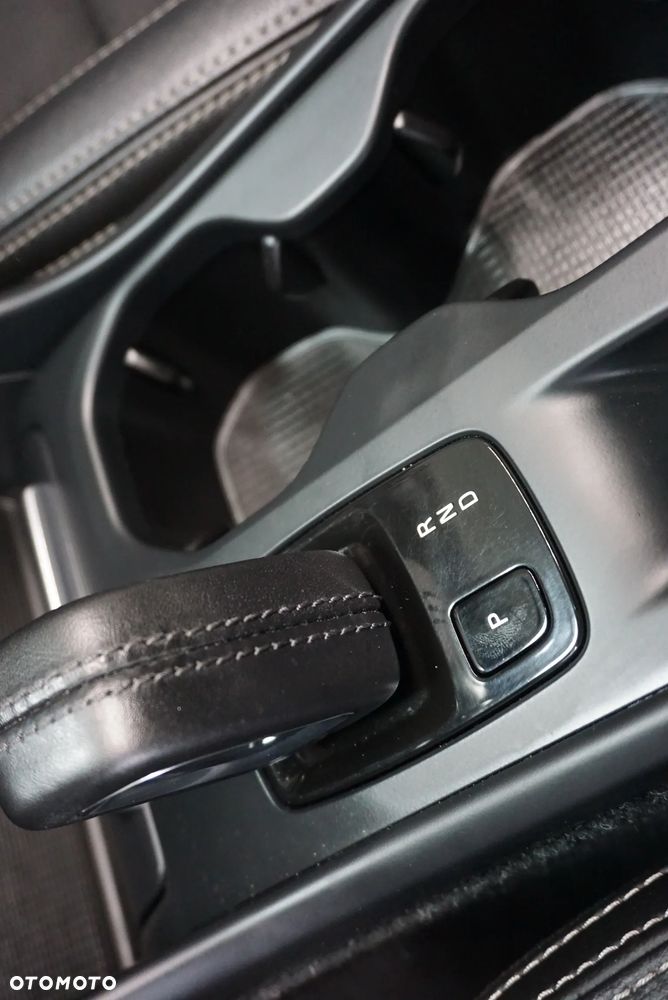 Volvo XC 40 T4 Geartronic Inscription - 38