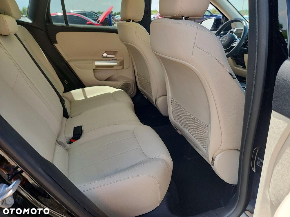 Mercedes-Benz GLA - 12