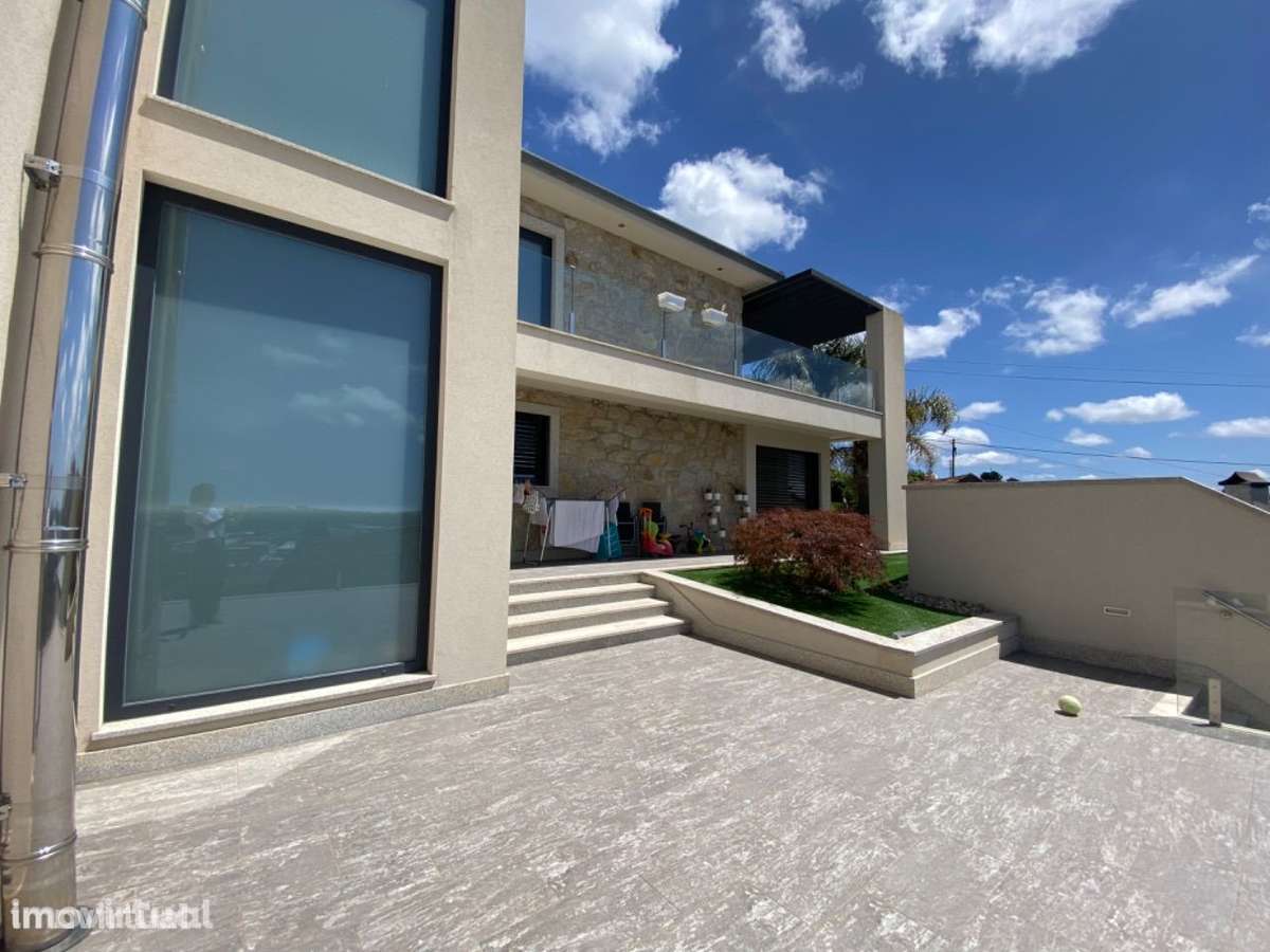 EXCLUSIVO - Moradia de luxo semi-nova - Grande imagem: 3/16