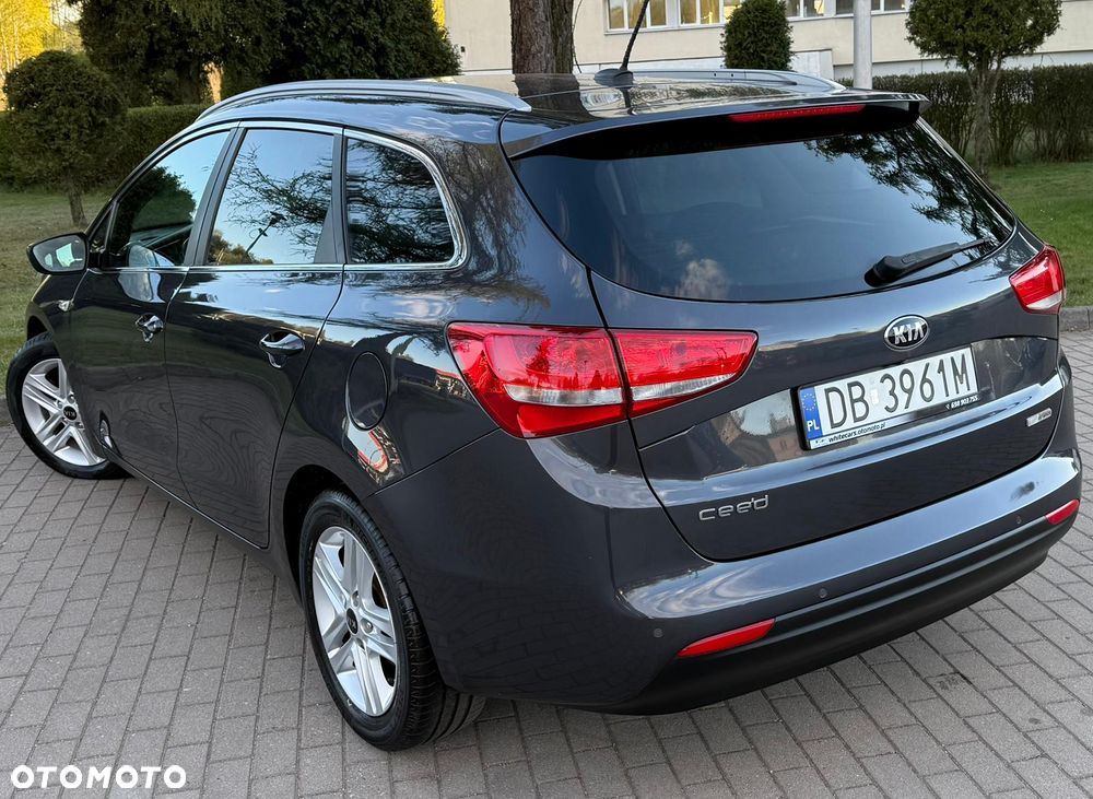 Kia Ceed 1.6 GDI Dream Team Edition - 28
