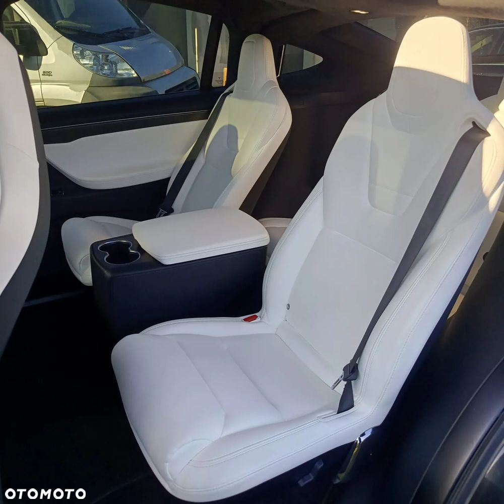 Tesla Model X - 14