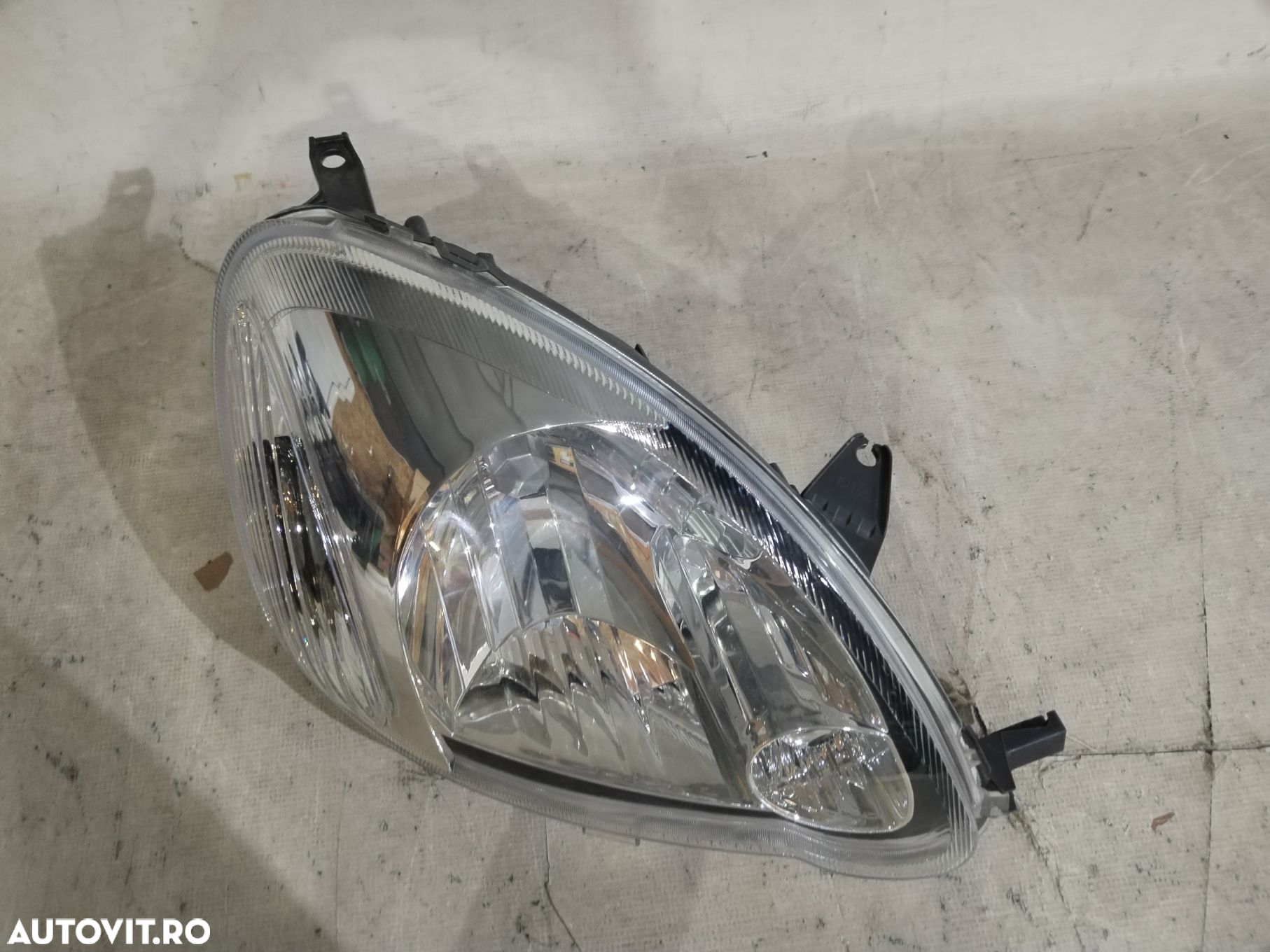 Far dreapta Toyota Yaris, 2002, 2003, 2004, 2005. - 3