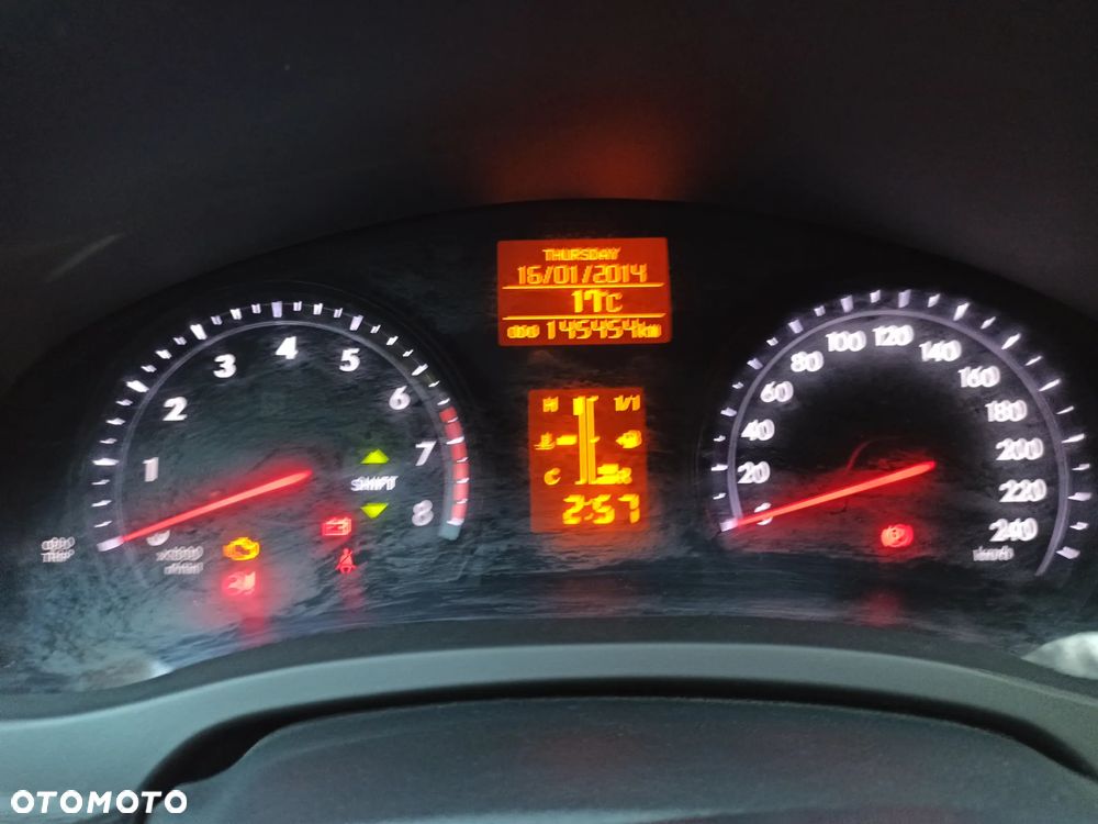 Toyota Avensis 1.8 Active - 9