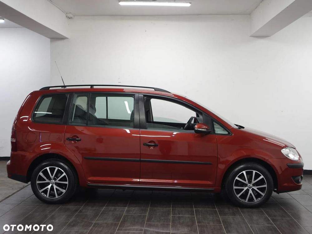 Volkswagen Touran - 10