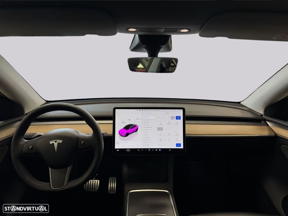 Tesla Model Y - 8