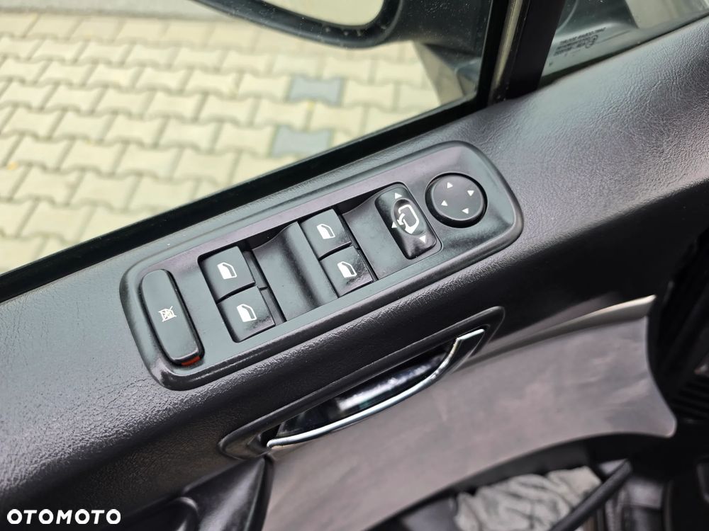 Peugeot 807 HDi 135 Premium - 21