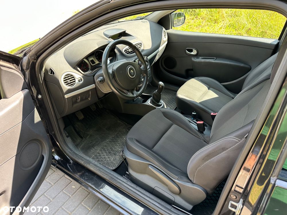 Renault Clio 1.2 16V 75 Yahoo - 11