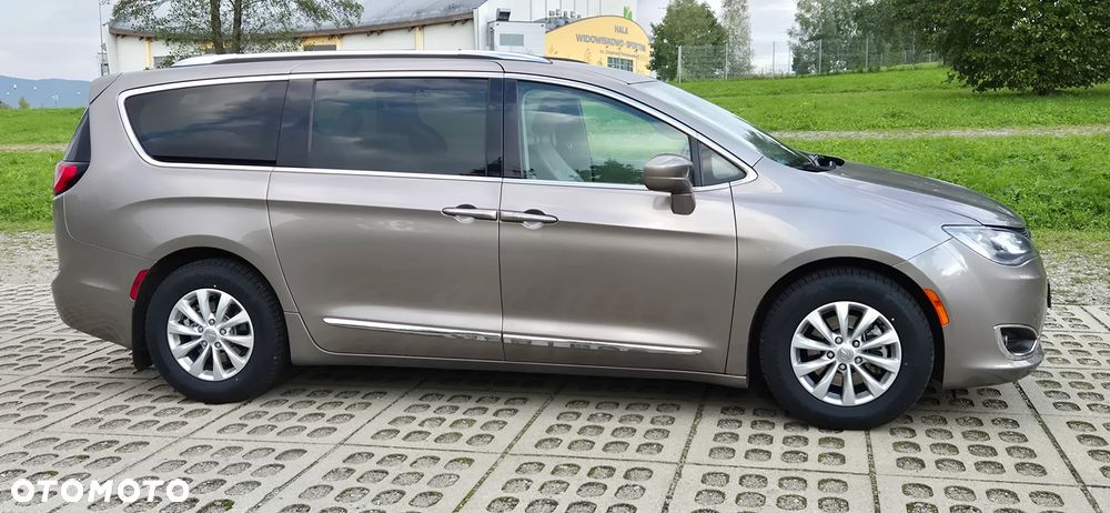 Chrysler Pacifica - 15