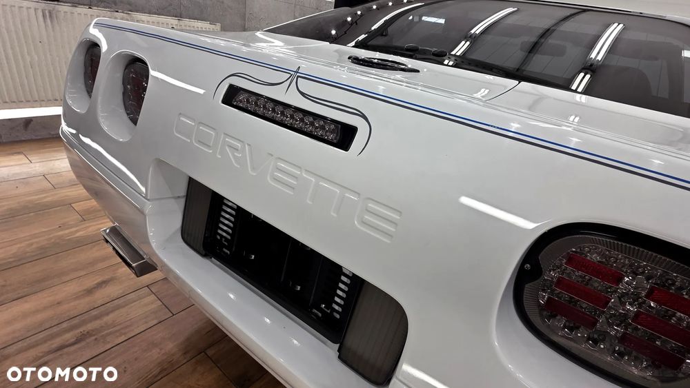 Chevrolet Corvette - 17