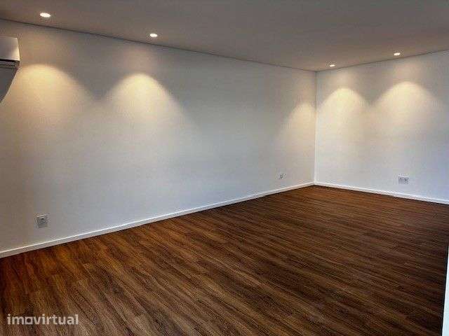 T2 moderno com garagem, varanda e ar condicionado - Grande imagem: 3/15