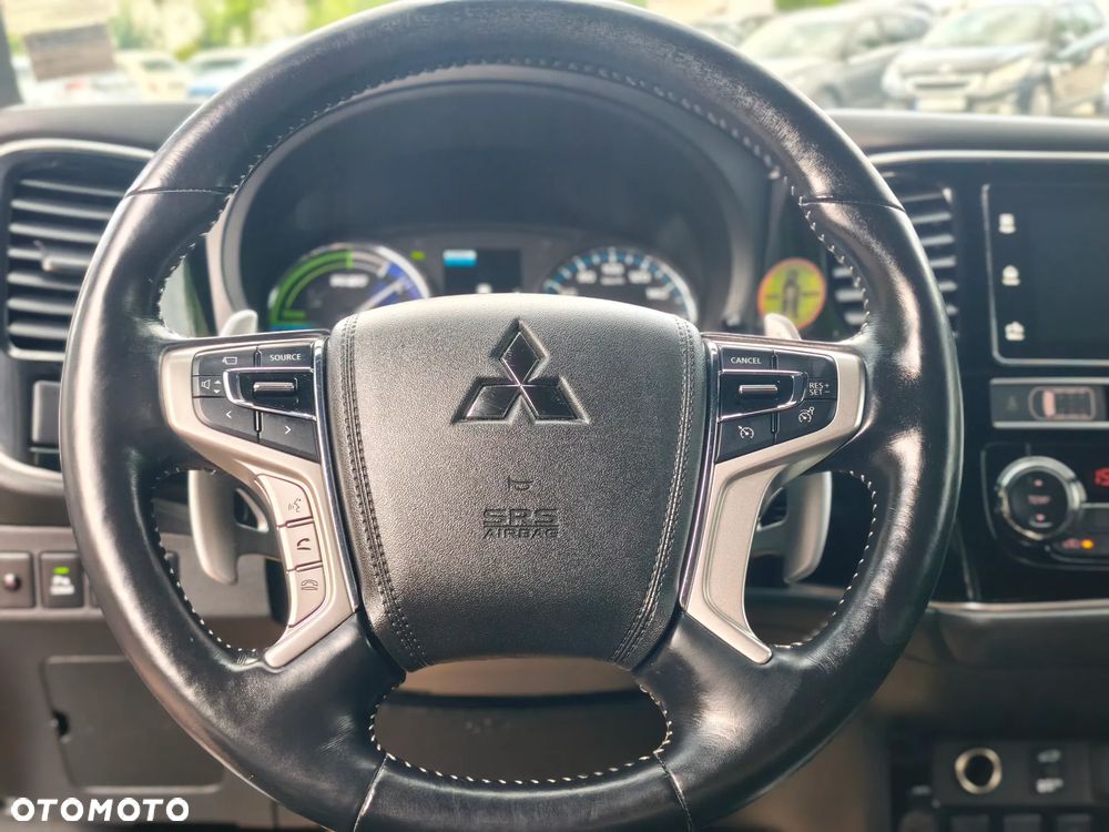 Mitsubishi Outlander 2.4 4WD Diamant+ - 34