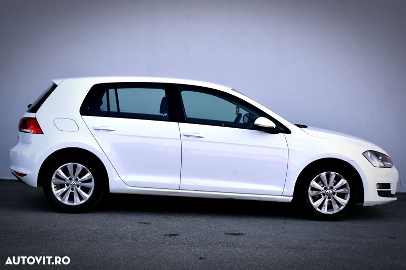 Volkswagen Golf 1.6 TDI DPF BlueMotion - 9