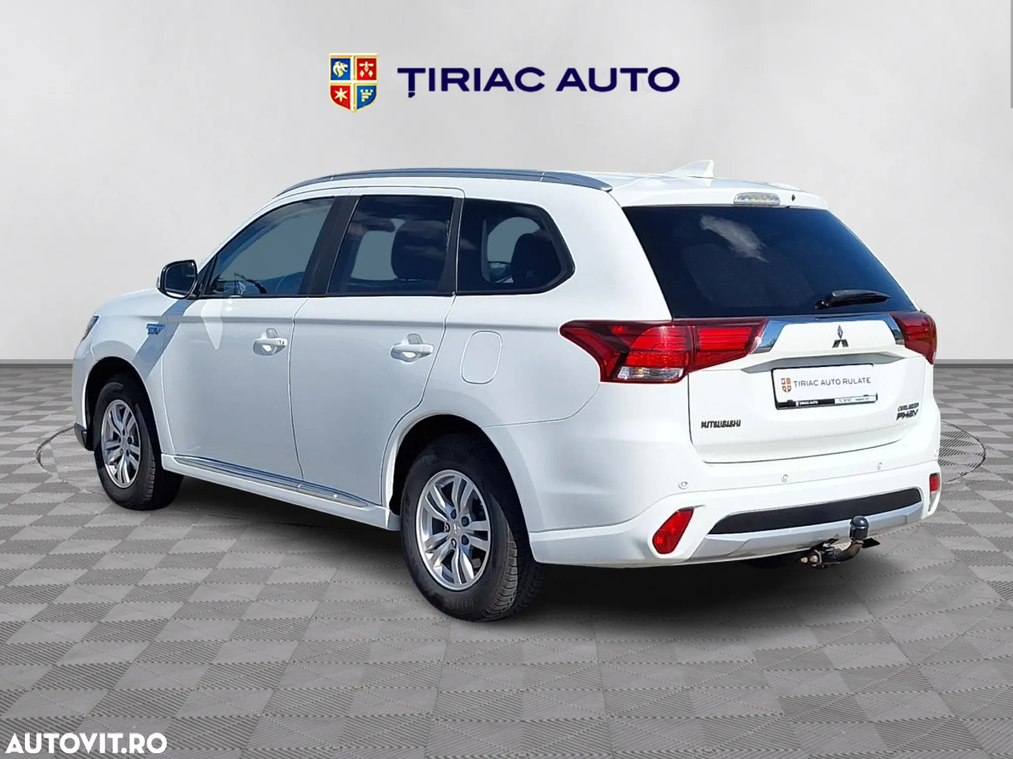 Mitsubishi Outlander - 3