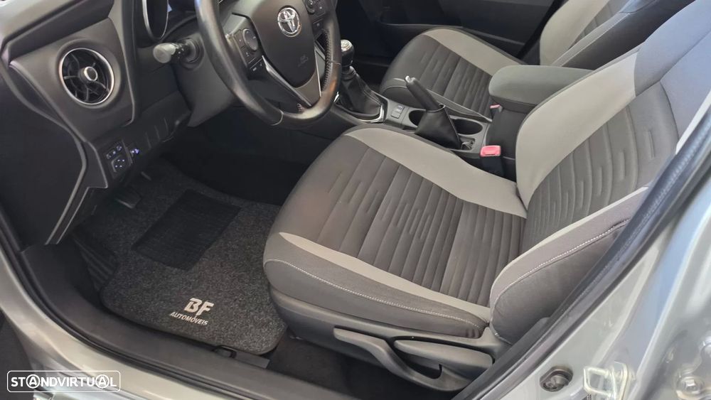 Toyota Auris 1.6 D-4D Exclusive+Navi - 33