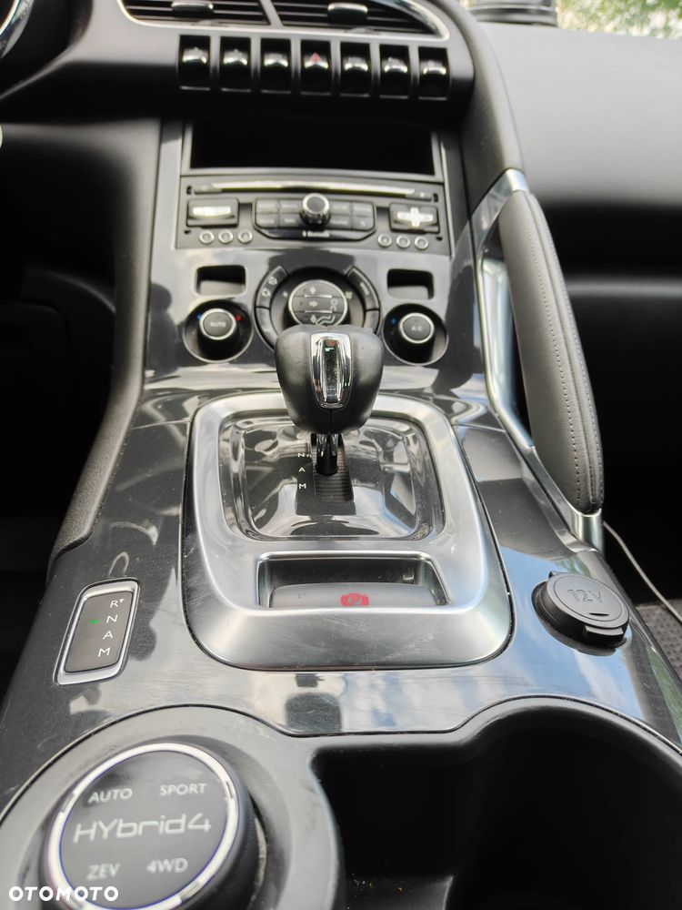 Peugeot 3008 Hybrid4 - 13