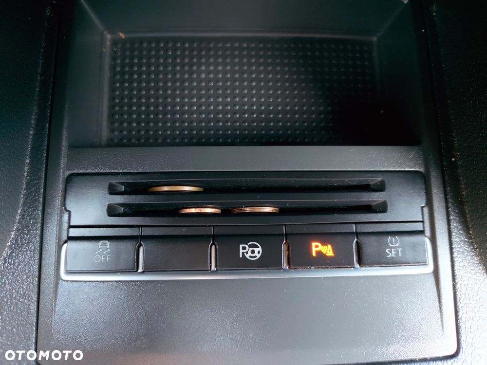 Volkswagen Touran - 18
