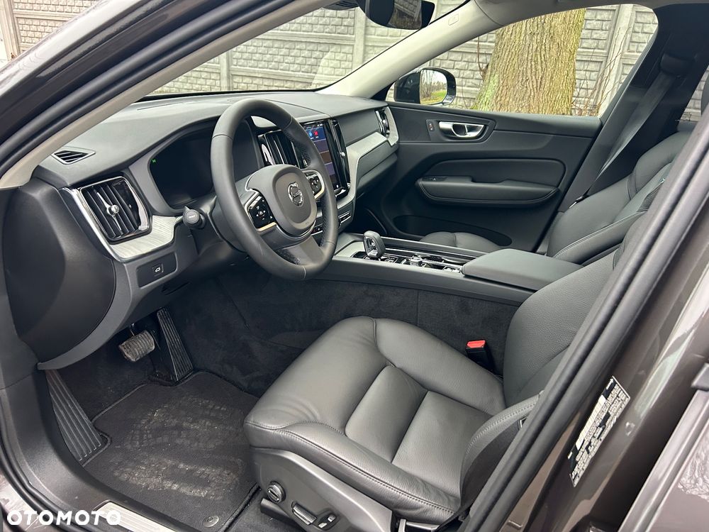 Volvo XC 60 B5 B AWD Plus Dark - 13