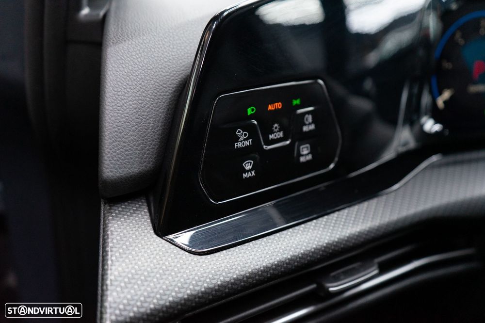 VW Golf Variant 2.0 TDi R-Line DSG - 29