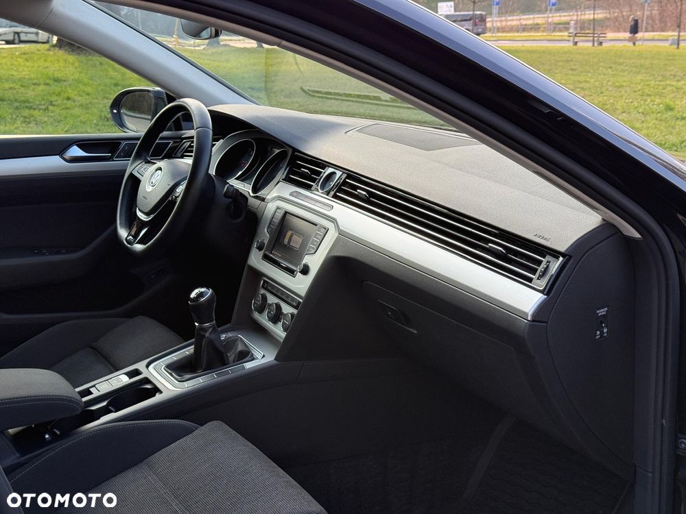 Volkswagen Passat 2.0 TDI (BlueMotion Technology) Comfortline - 22