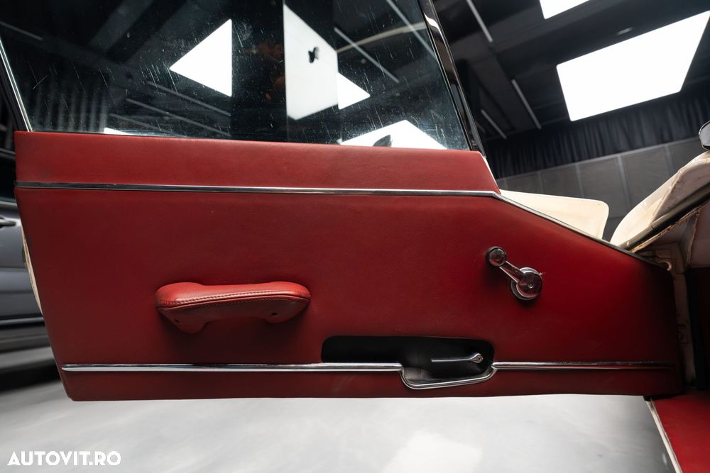 Jaguar E-Type - 12