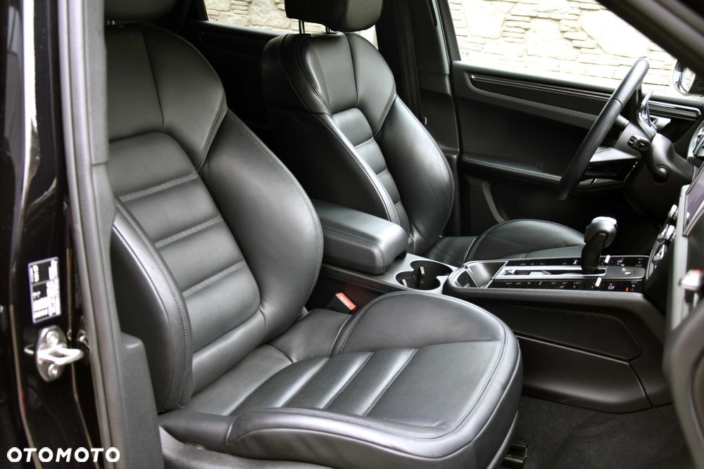 Porsche Macan T - 27