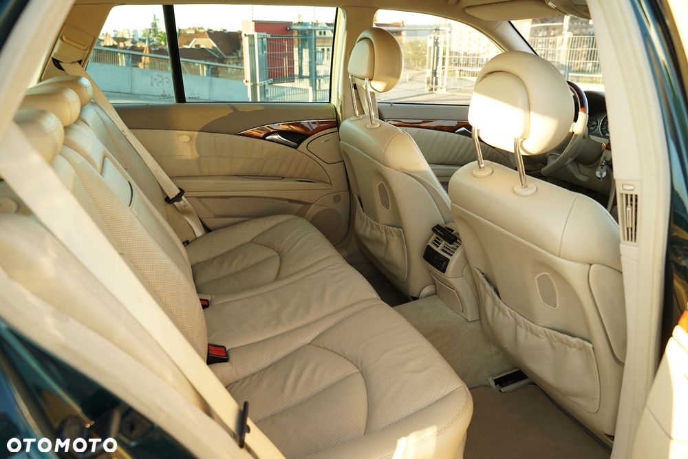Mercedes-Benz Klasa E 500 4-Matic T Elegance - 25