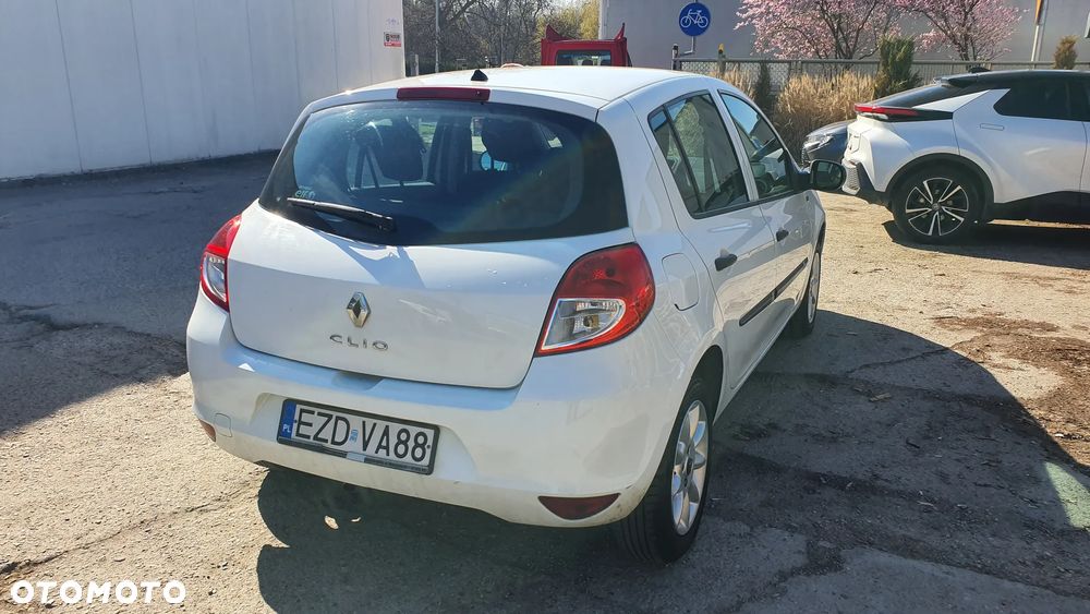 Renault Clio 1.2 16V 75 Expression - 14