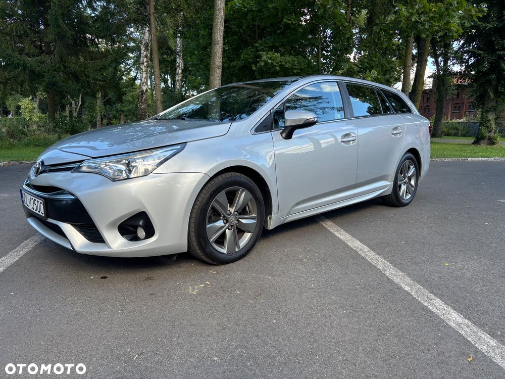 Toyota Avensis 2.0 D-4D Premium - 2