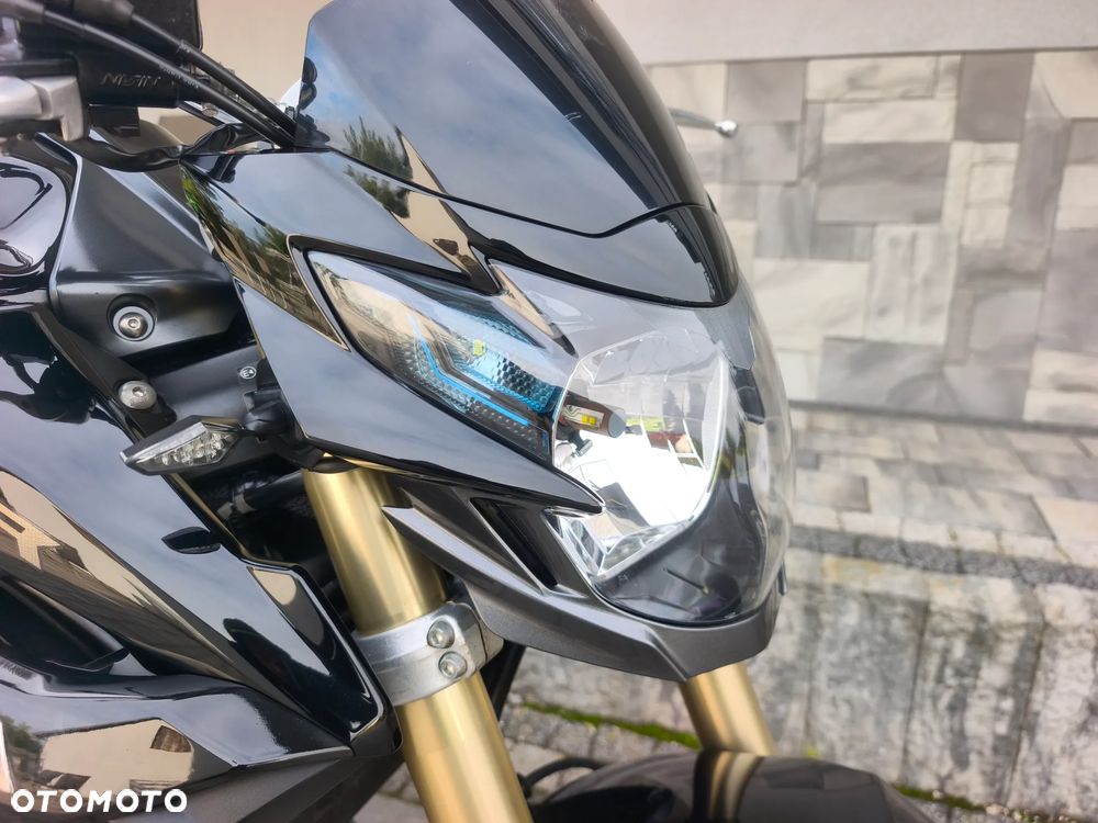 Suzuki GSR - 17