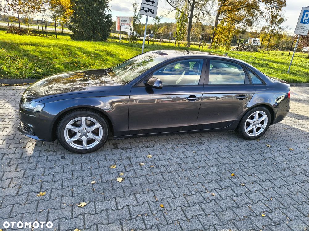 Audi A4 Limousine - 1