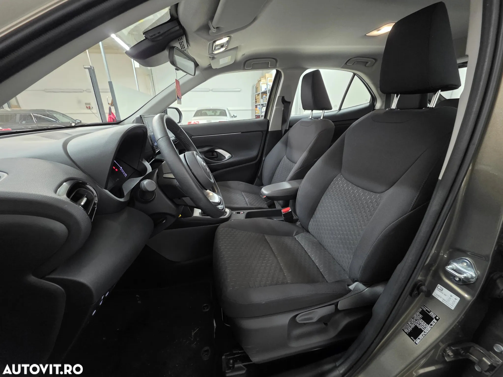 Toyota Yaris Cross 1.5 VVT-i HSD 116 4x2 HEV Business - 11