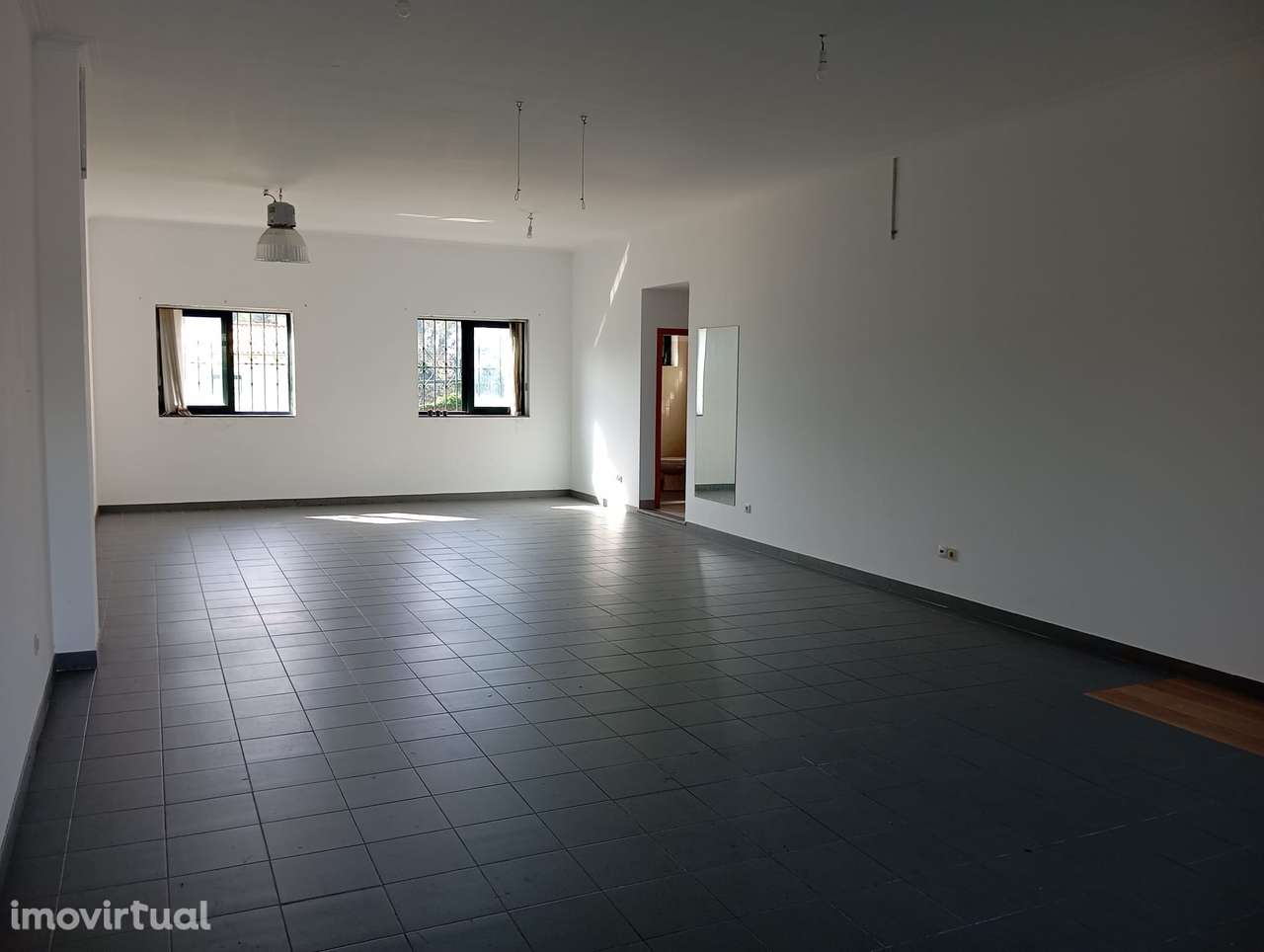 Espaço comercial em Nogueira do Cravo - Grande imagem: 5/12