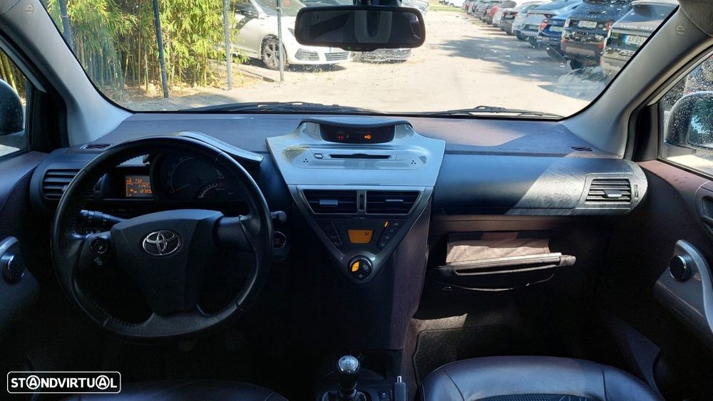Toyota iQ 1.0 VVT-i - 12