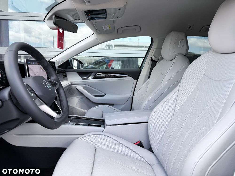 Volkswagen Passat Variant 2.0 TDI SCR DSG Elegance - 27