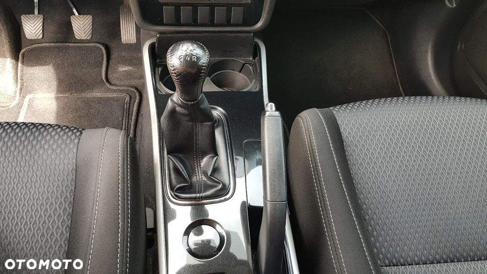 Mitsubishi Outlander 2.0 Invite + 2WD - 29