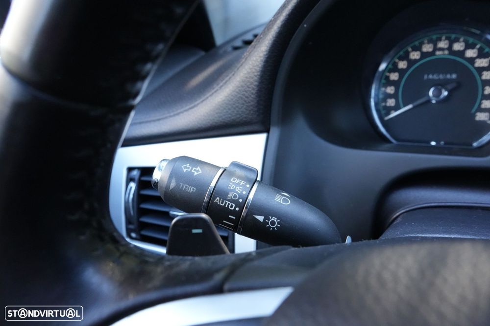 Jaguar XF 2.2 D Luxury - 21