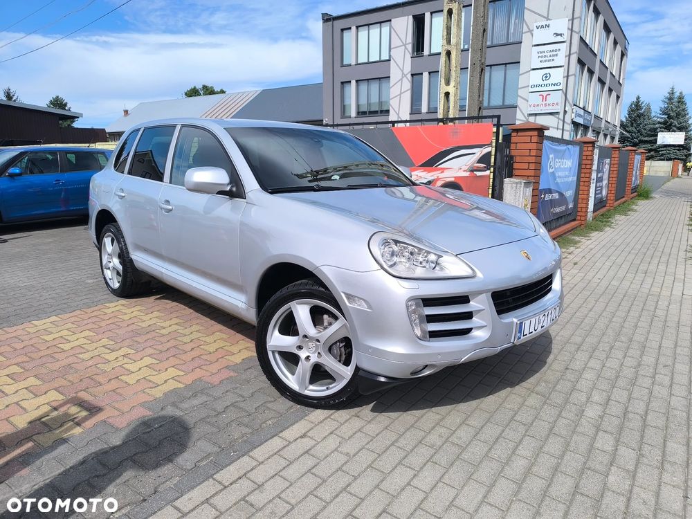 Porsche Cayenne - 1