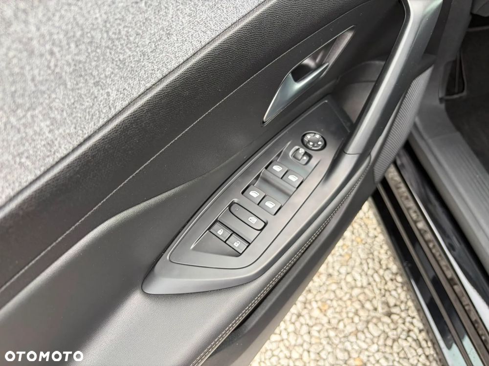 Peugeot 308 1.6 Hybrid PHEV Allure Pack EAT8 - 30