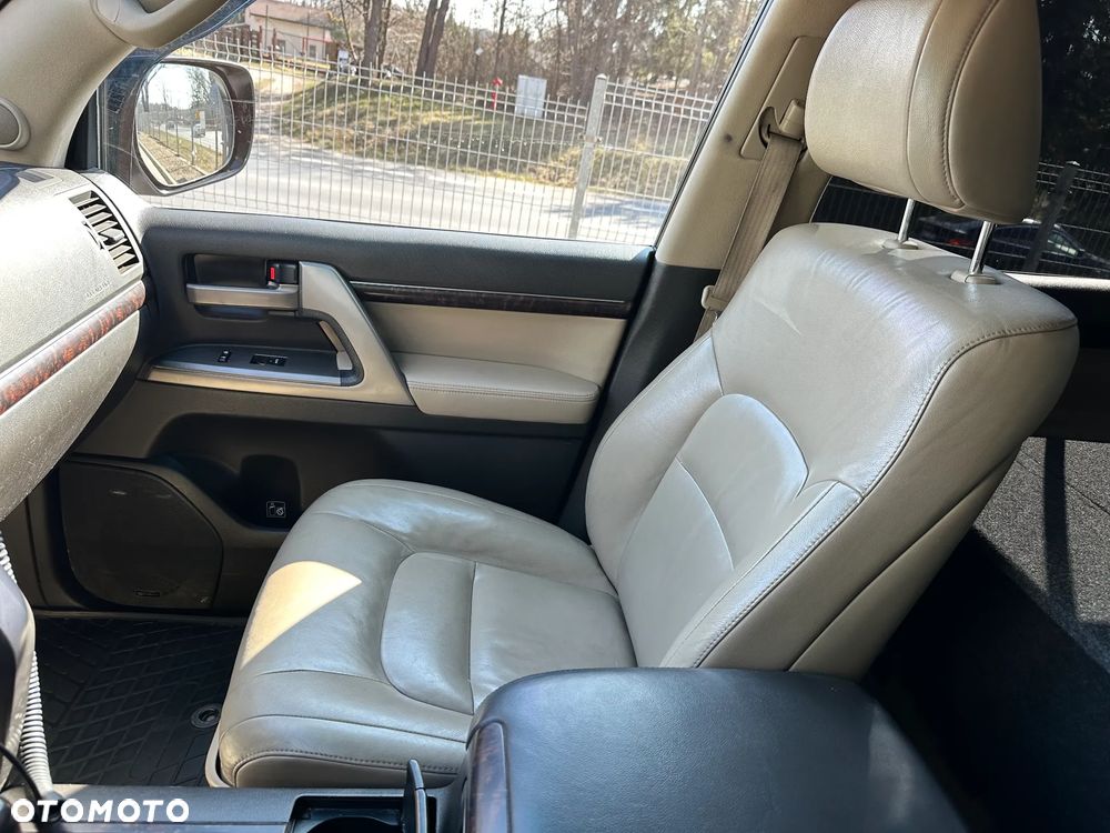 Toyota Land Cruiser - 18