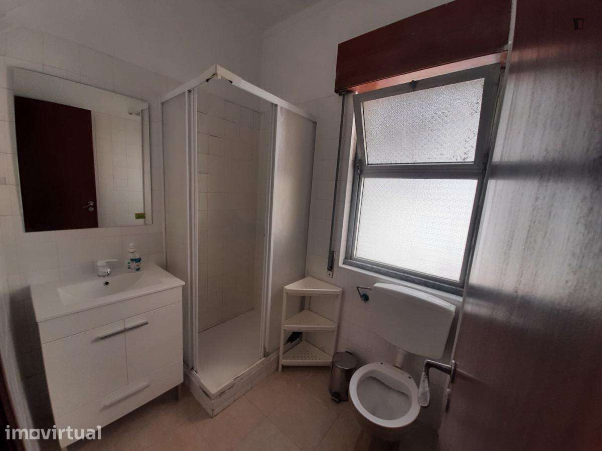 Quarto - localizado em Arroios Lisbon - Grande imagem: 3/9