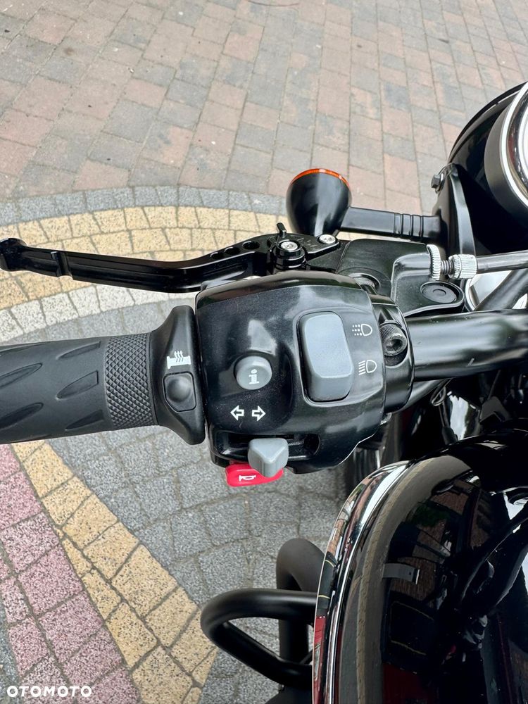 Triumph Bonneville - 13