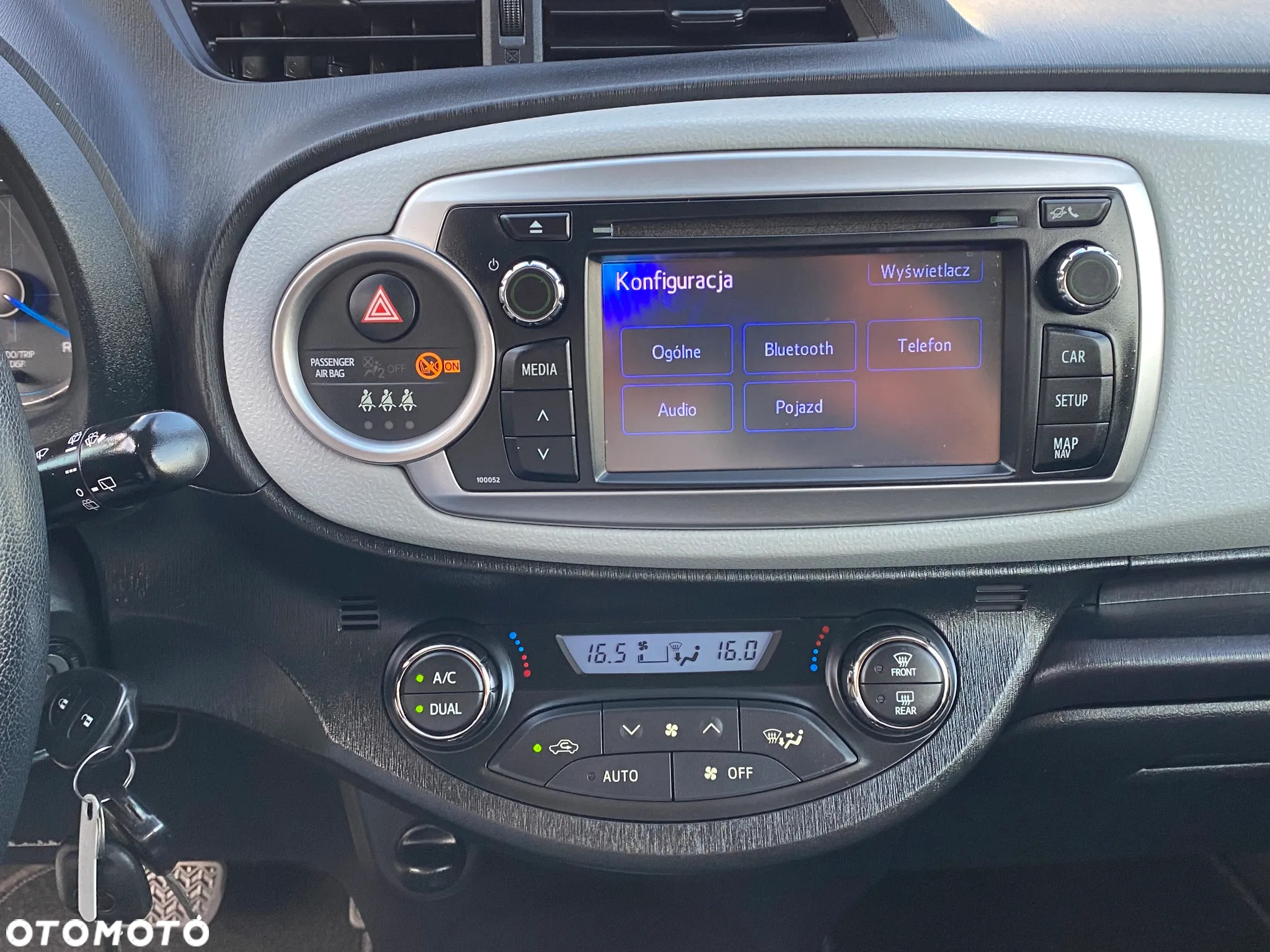 Toyota Yaris Hybrid 100 Premium - 28