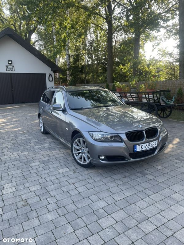 BMW Seria 3 330i Touring - 1