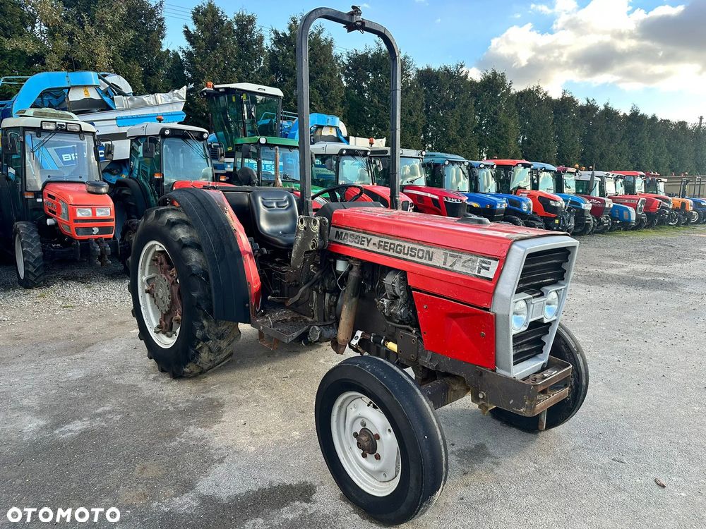Massey Ferguson 174F - 2