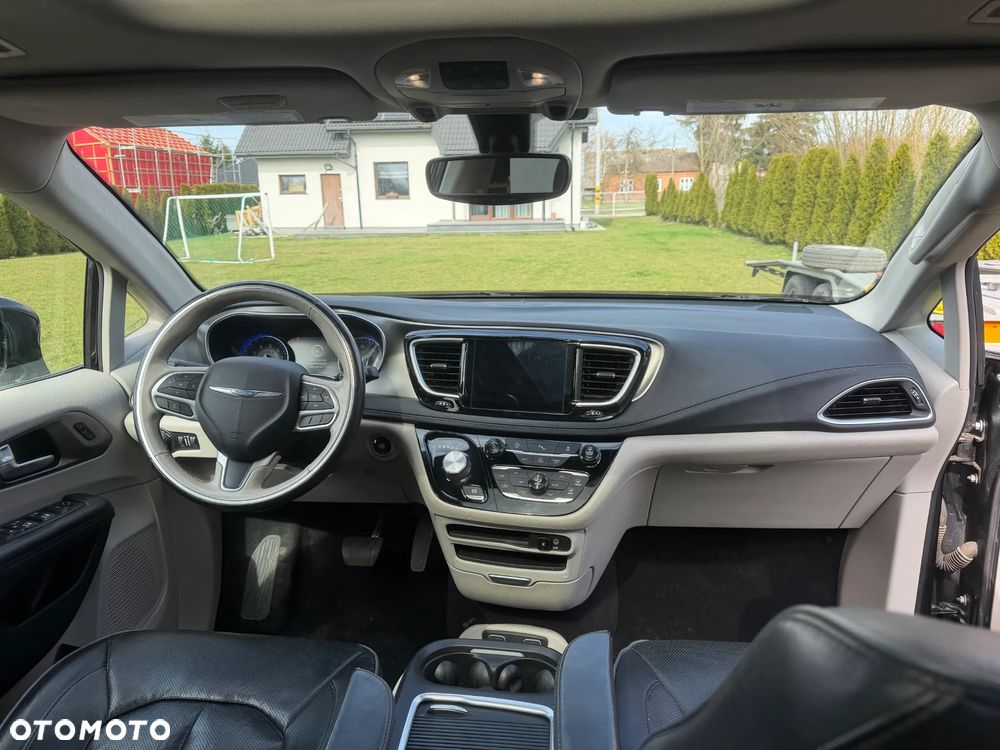 Chrysler Pacifica - 30