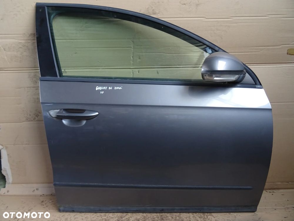 Drzwi prawy przód VW Passat B6 kombi - 1