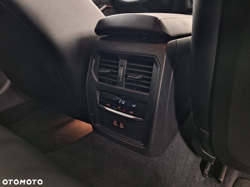 BMW Seria 3 320d xDrive M Sport sport - 40